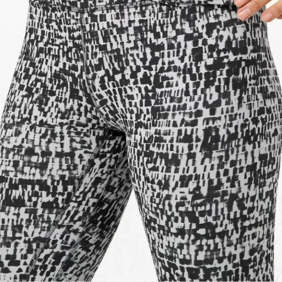 Lululemon align pant 25” black and white size 4 - Picture 2 of 9